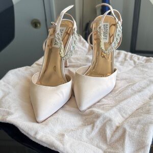 Badgley Mischka Satin Ivory Heels with Crystal Accents Size 7